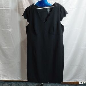 Adrianna Papell Elegant Black Midi Dress